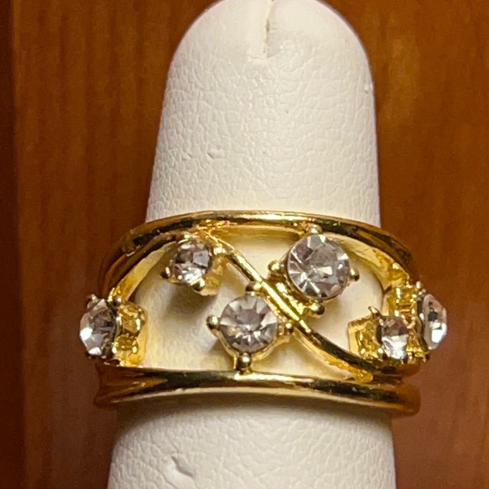 Size 5 gold color open band cocktail ring marked 925 with faux diamonds